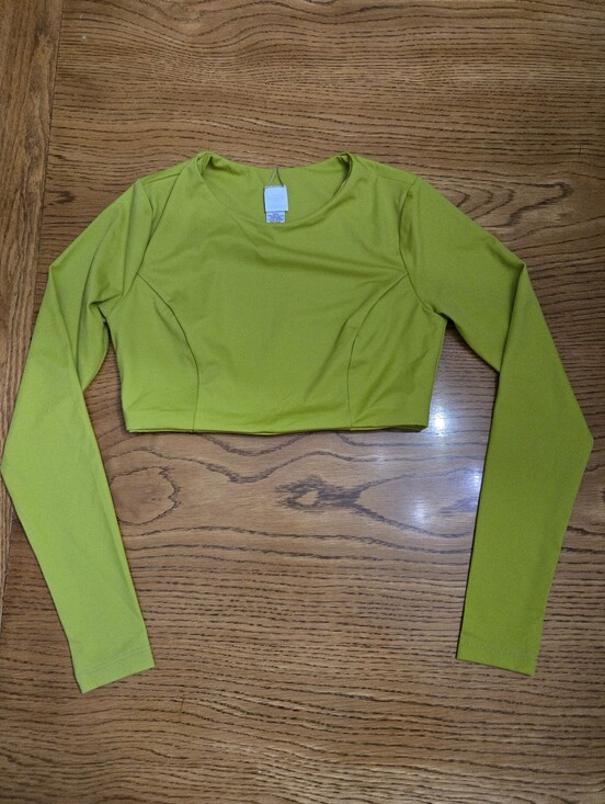 Dos Gardenias Tops - Dos Gardenias Long Sleeve Cropped Top in Lime Green
